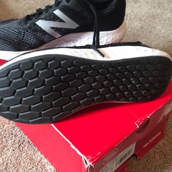 New Balance Running Course Shoes - Picture 2 of 7